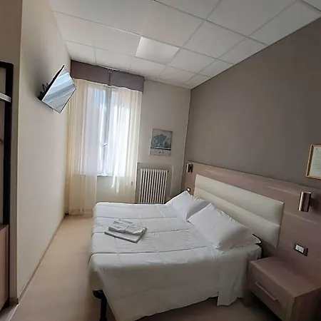 Tina Hotel 2*