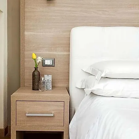 Hotel Tina 2*