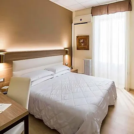 Hotel Tina 2*